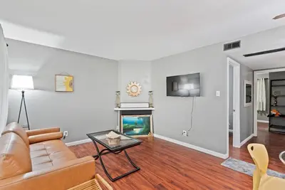 Image de Cute town house with fenced backyard