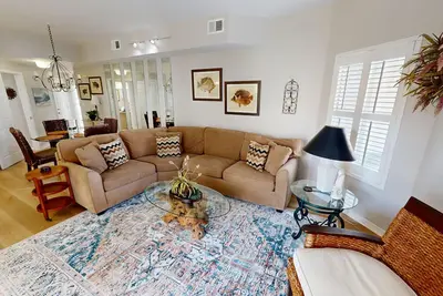 Image de Spc 9136 - Ground Floor 2 Br short walk to beach. Newly Renovated.