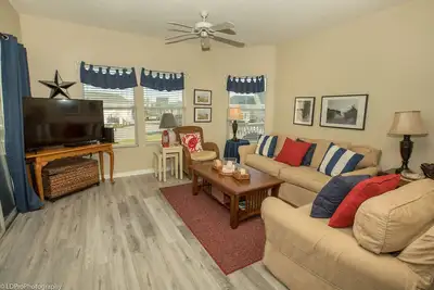 Image de Spc 9230 - Beautiful Upstairs 2 Br in Beachwalk area
