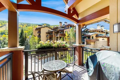 Image de Mountain condos at ski-in\/out property - outdoor pool, hot tub, balcony view