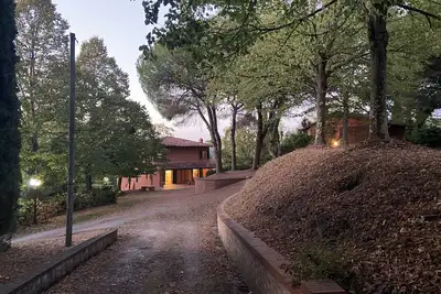 Image de Tuscan villa with Florence, Pisa, Volterra & San Gimignano within 1 hour drive.