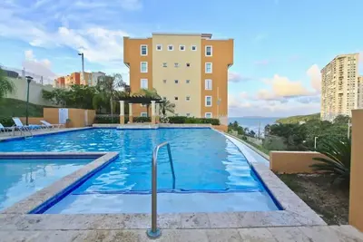 Image de 608 Ocean & Marina Views 3 Bedroom 2 Bathroom Luxury Condo