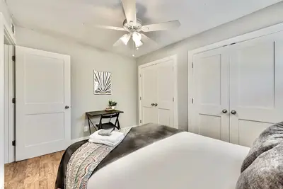 Image de Global Cup Bright and Cheerful, near Fair Park