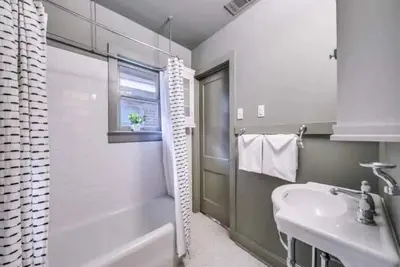 Downtown Glamorous House Well Appointed