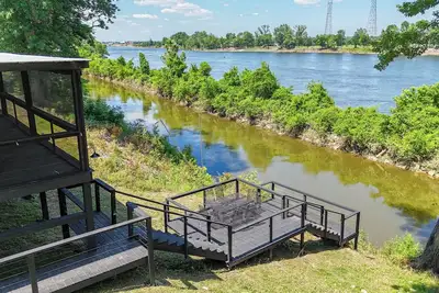 Image de Screened Patio on Pickwick River- Boat & Rv Parking, Fishing Pier- Dogs allowed\n