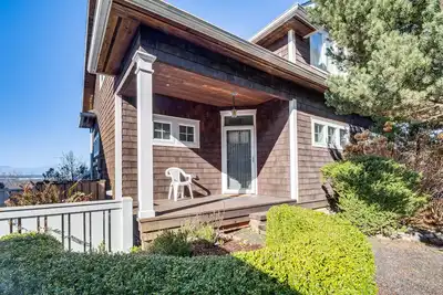 Image de Oceanfront Moclips Escape w/ Deck & Beach Access!