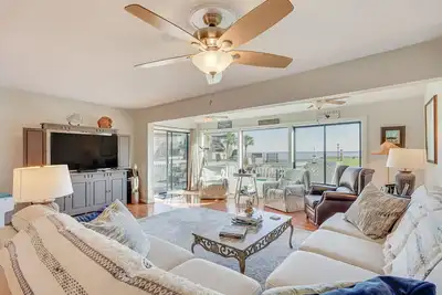 Image de Bay-View Georgetown Getaway w/ Community Beach!