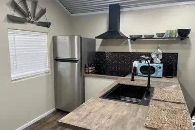 Image de Cabins with a Texas flare! ! Quite and peaceful close to Austin.