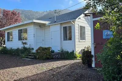 Image de Stinson Beach Cottage - 1 Minute Walk to Beach, in Town with Amenities Galore!