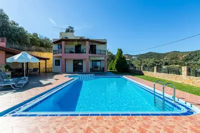 Image de Popular Family Villa, A/C, Private Pool with Children's Section, Sea Views - 15 mins to the Beach!