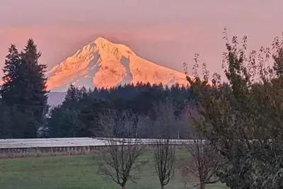 Image de Private country home, Mt. Hood view, hot tub, full kitchen, business class Wi-Fi