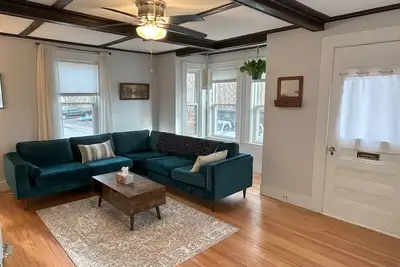 Cozy two bedroom house in the heart of Gloucester