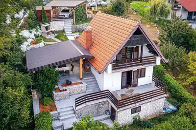 Image de Superbe maison à Donji Zvecaj avec.
