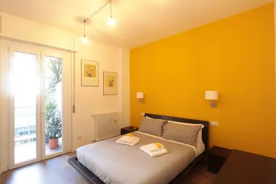 Image de The Yellow Petal