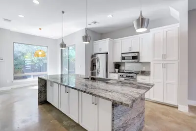 Image de Home within East Austin