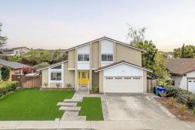 Image de Beautiful Huge Home with a pool close to Napa & Sf.