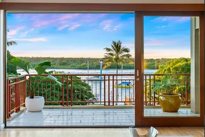 Image de Penthouse with spectacular river views, situated on the vibrant Gympie Terrace!