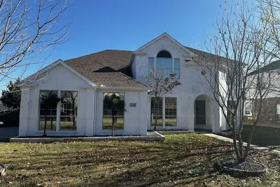 Image de 5-star spacious home with new appliances and luxurious finishes, and calmness!