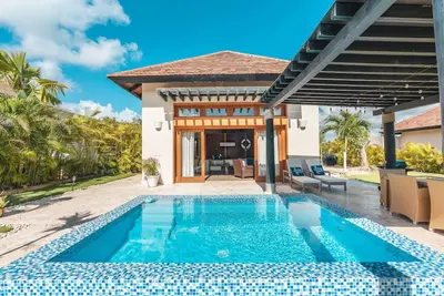 Image de Bungallow with private backyard and pool