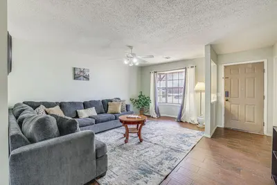 Image de Rogers Vacation Home w/ Yard: 5 Mi to Bentonville