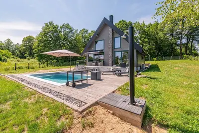 Maison confortable à Gospic avec Wi-Fi