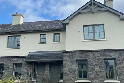 Image de Bright, modern, welcoming home easy stroll along pathway into Kenmare town