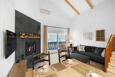 Image de Cozy & Simple Condo with Views of Mont-Tremblant
