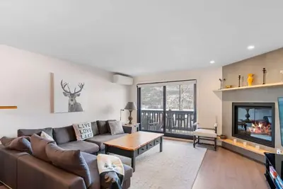 Image de Spacieux condo avec vue sur le Lac Tremblant et la montagne de ski Mont-Tremblant