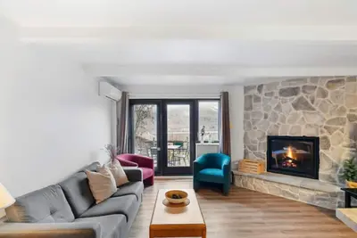 Image de Cottage Vibe Condo with Views of Mont-Tremblant