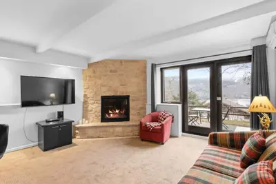 Image de This condominium is a 1 bedroom(s), 1 bathrooms, located in Mont-Tremblant, Québec.
