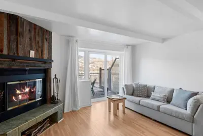 Image de Laurentian Retreat with Views of Mont-Tremblant