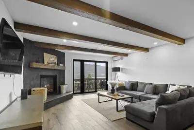 Image de Renovated condo with superb views of Lake Tremblant and Mont-Tremblant