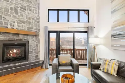 Image de Country / Chic Condo with Views of Mont-Tremblant