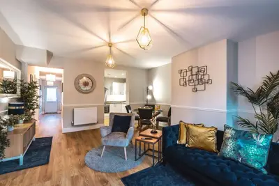 Your Perfect 2br Apt in the City