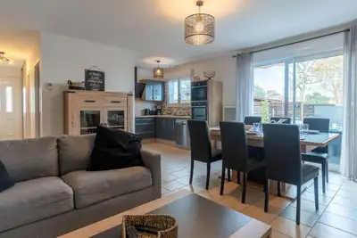 Image de Maison Moderne 3* avec Jardin et Clim à Biscarrosse Bourg - Près des Pistes Cyclables et Plages