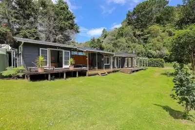 Image de Back of Beyond Cottage | Lake Rotoehu Getaway