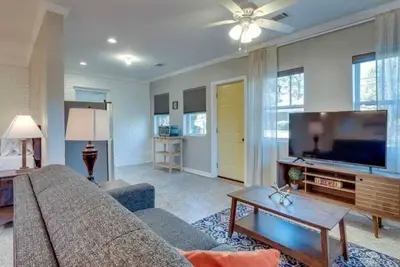 Image de Studio w/ Gazebo-Swanky Savannah Style