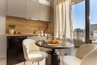 Image de Sanders Tower Centre - Studio fonctionnel avec balcon