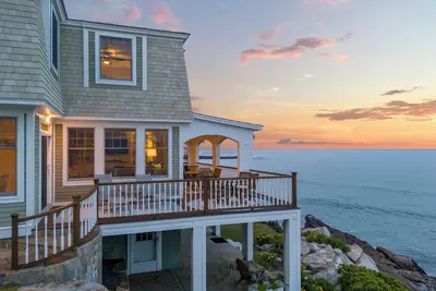 Overlook York Beach House 4- Amazing Views, Location & More