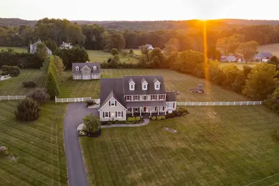 Image de Downingtown Shoreline Estate w\/ Water Views + Private Pool!