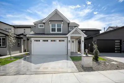 Image de Meridian Marvel: Pet Friendly, Pickleball Court, Seasonal Pool!