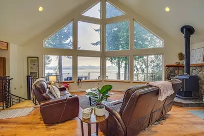 Image de Hat Island Home w/ Stunning View & Wraparound Deck