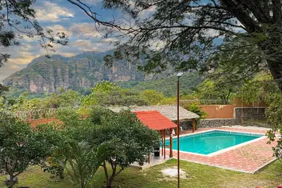 Image de House with Heated Pool with Solar Panels and Gym in Tepoztlán