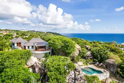Image de Indigo Hill - Views! Sunsets! Pool! Newly Renovated (2023) and modern amenities.