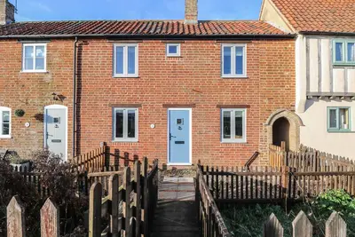 Spring Cottage, pet friendly, with open fire in Sea Palling