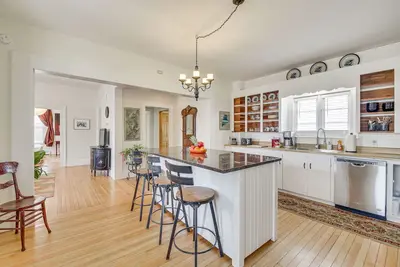 Image de Tasteful Gardiner Triplex Near Downtown Augusta!