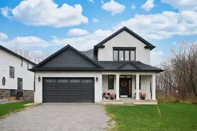 Image de Luxury Living in custom built home 12 minutes from Hamilton Airport