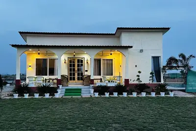 Image de M H Farm A premium Farmhouse 3bhk villa with Pool river view