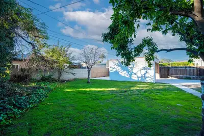 Image de Prime location Close to Downtown La 2 bed 1 bath Kingsize Bed Private Entry! 17