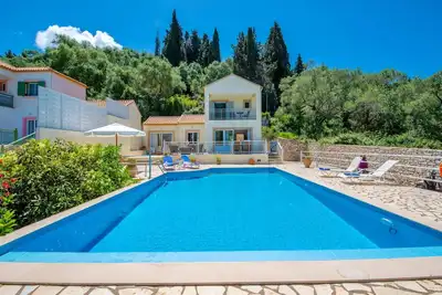 Image de 2 Bedroom Villa, Private Pool, 100m to Beach, Loggos